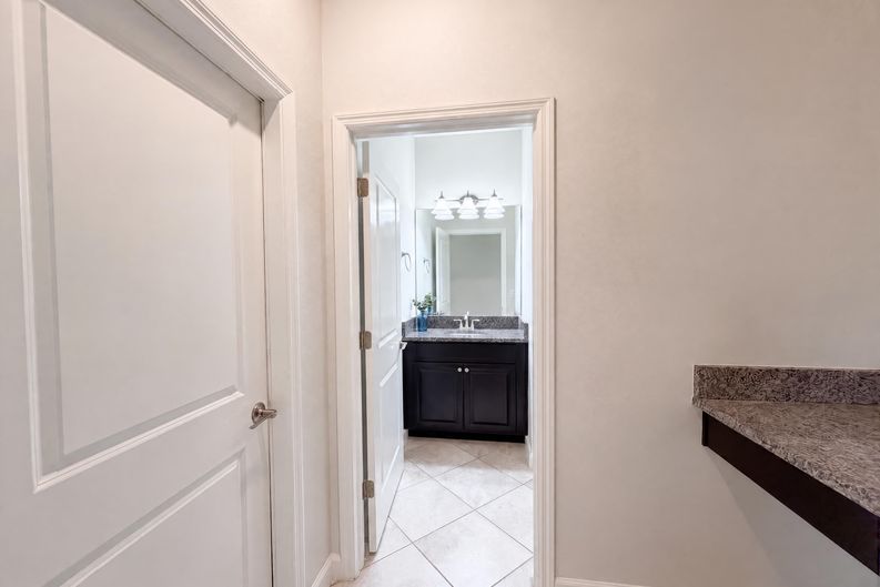 Photo 19 of 36 of 9709 Ivory Dr, Sun City Center, FL