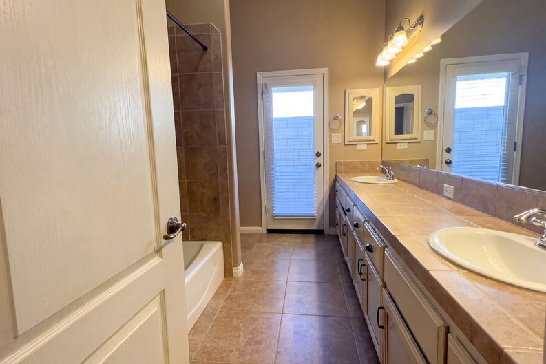 Photo 23 of 35 of 11904 Kenseth St, Bakersfield, CA