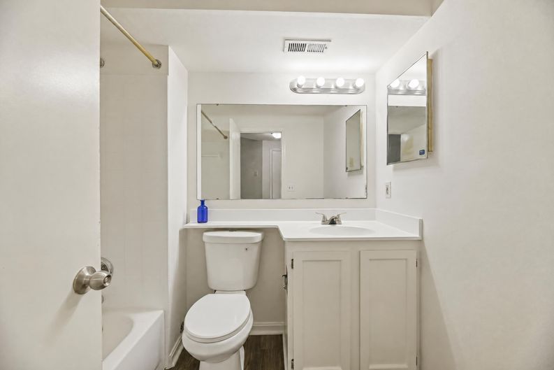 Photo 6 of 37 of 6866 Chasewood Cir, Centreville, VA