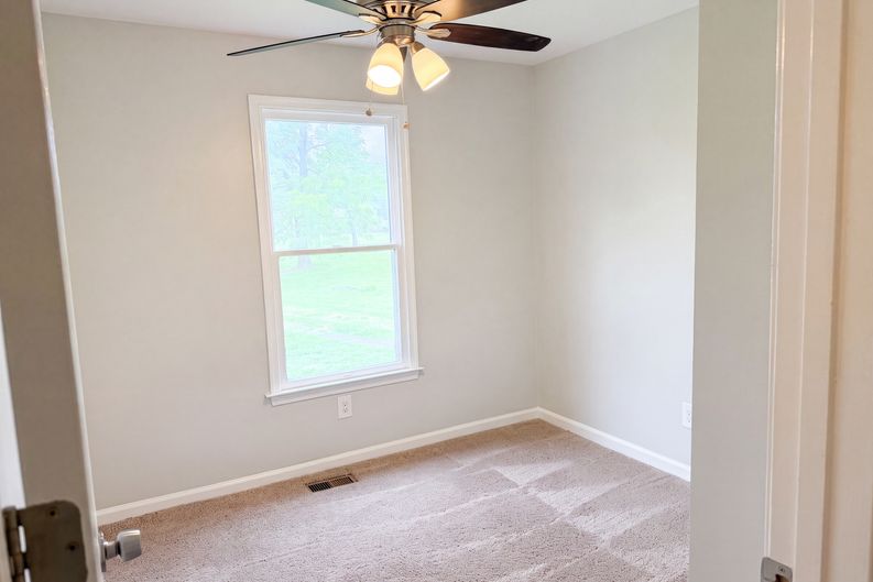 Photo 13 of 22 of 8749 Christopher Ln, Warrenton, VA