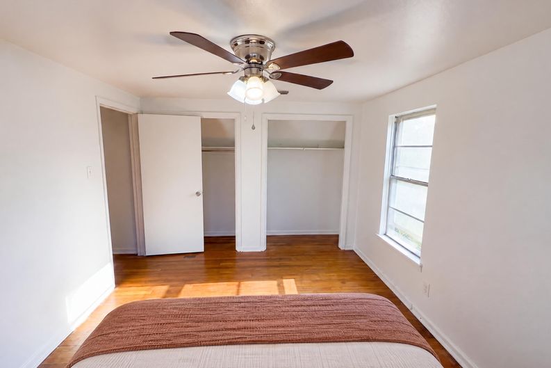 Photo 20 of 27 of 736 W Borden St, Sinton, TX