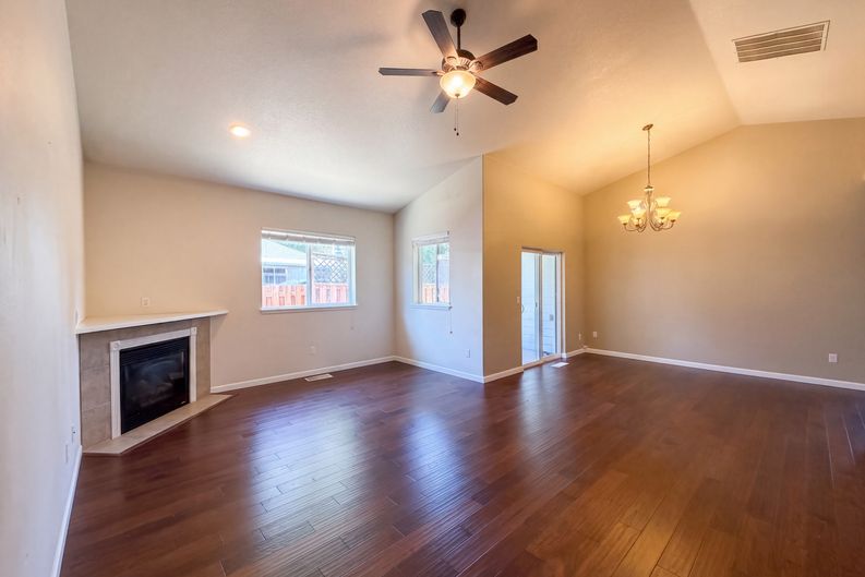 Photo 3 of 22 of 1586 NE Grandhaven St, McMinnville, OR