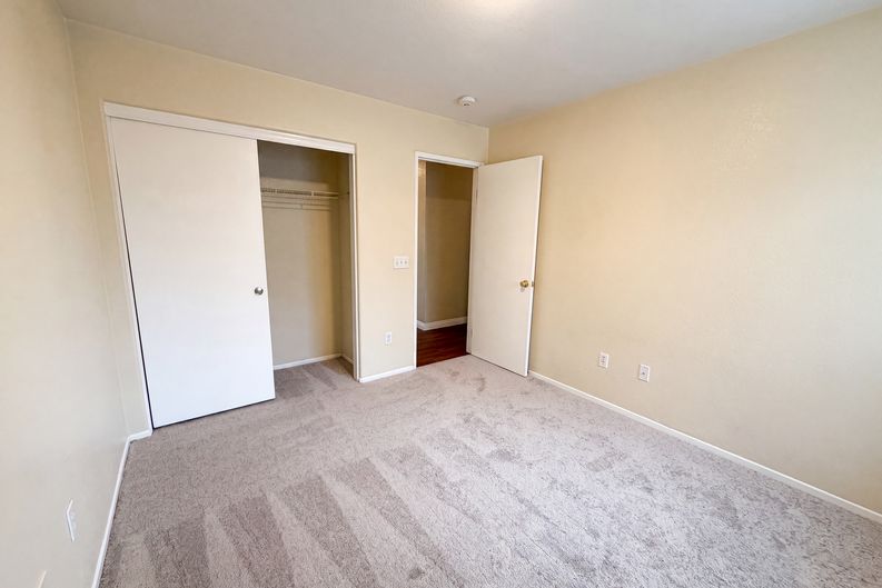 Photo 17 of 27 of 18792 Dogwood Ct, Adelanto, CA