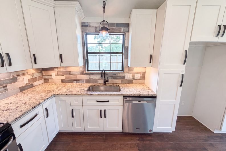 Photo 8 of 18 of 10942 Collingswood Dr, La Porte, TX