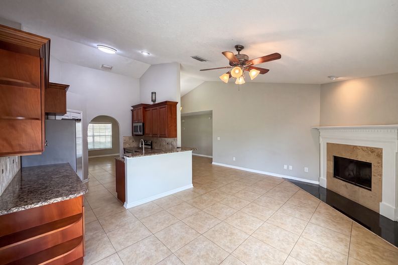 Photo 10 of 29 of 17802 Jefferson St, Oakland, FL