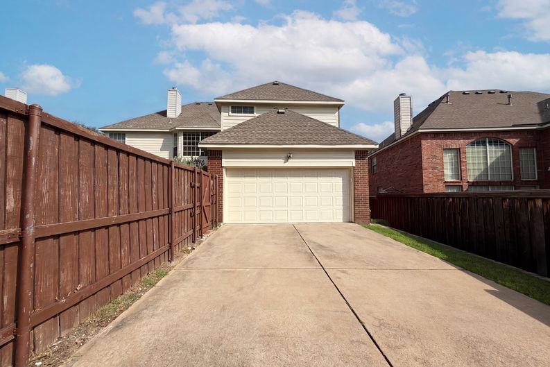 Photo 31 of 33 of 1429 Greenbriar Dr, Allen, TX