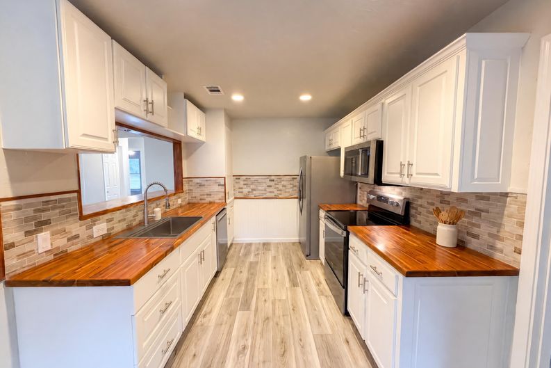 Photo 6 of 27 of 5700 Bermuda Dr, North Richland Hills, TX