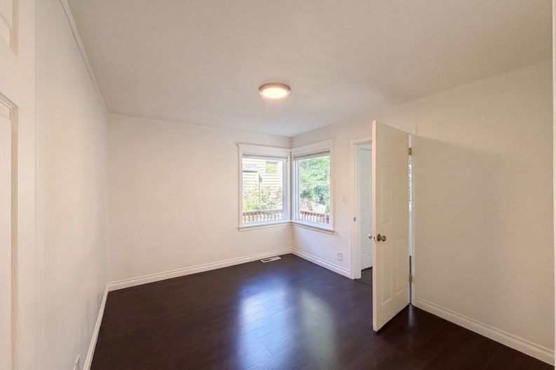 Photo 4 of 26 of 605 Ash St, Lake Oswego, OR