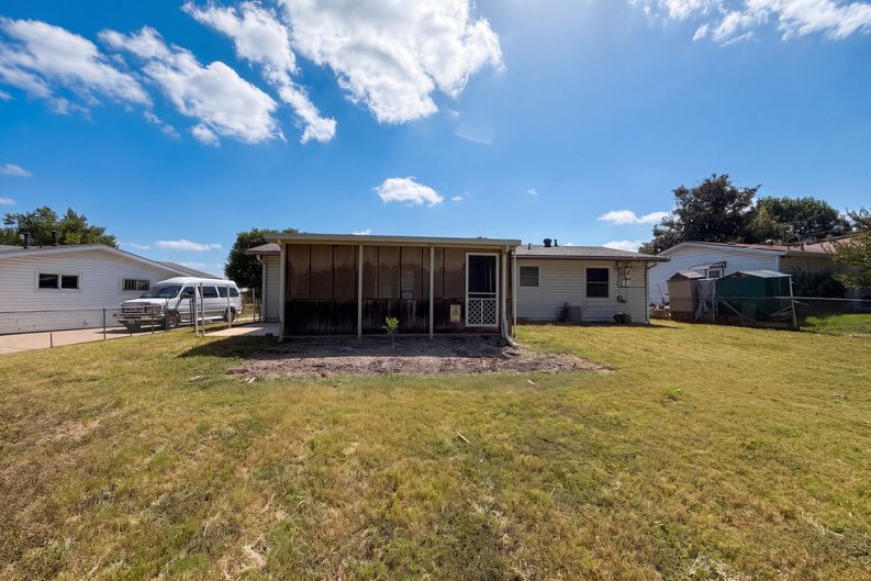 Photo 5 of 16 of 303 Currie Ave, Killeen, TX