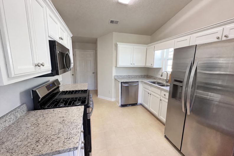 Photo 8 of 18 of 124 Amelia Garden Way, Lawrenceville, GA