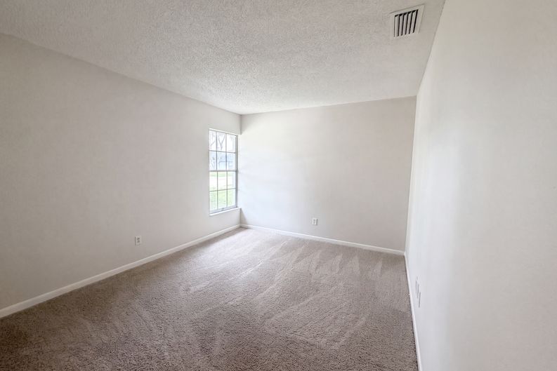 Photo 9 of 18 of 8613 Cottonway Ln, Tampa, FL