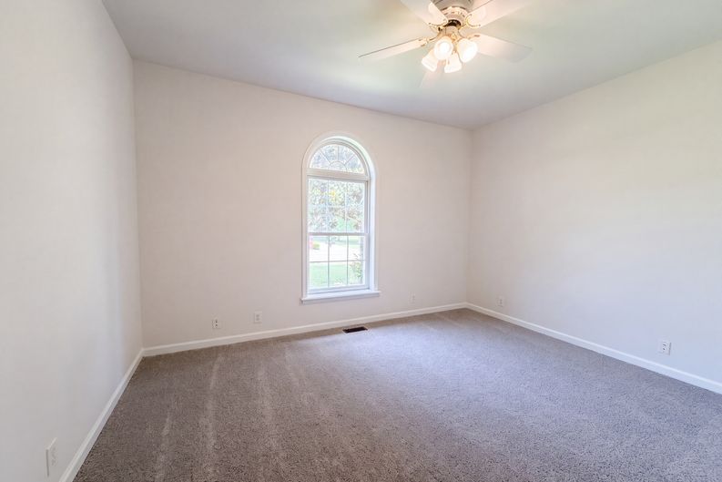 Photo 12 of 24 of 1727 Joben Dr, Murfreesboro, TN