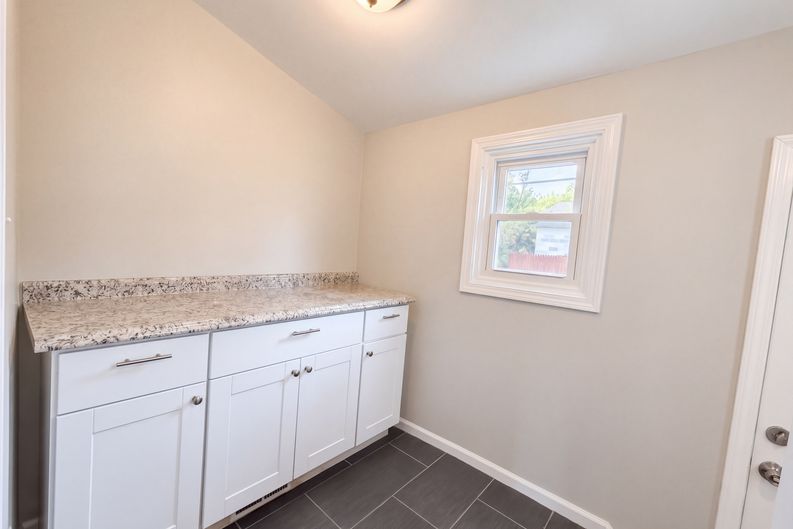 Photo 13 of 18 of 2224 Markese Ave, Lincoln Park, MI