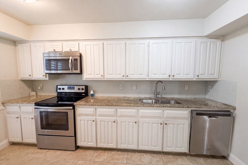 Photo 10 of 17 of 6302 Elder Grove Dr, Dallas, TX