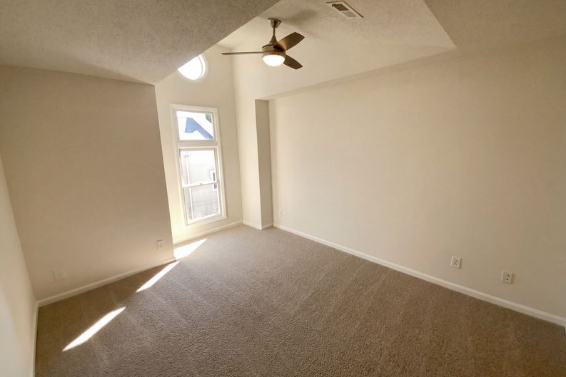 Photo 10 of 15 of 1101 E Morehead St, Charlotte, NC