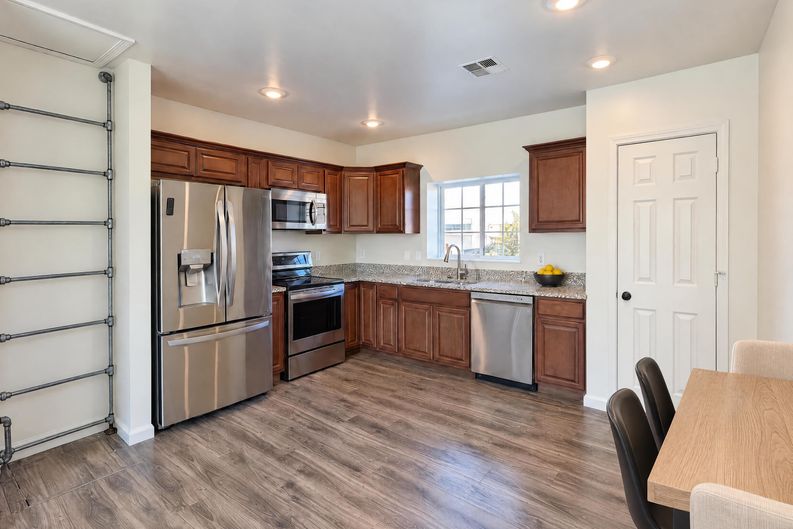 Photo 7 of 29 of 1131 E Virginia Ave, Phoenix, AZ