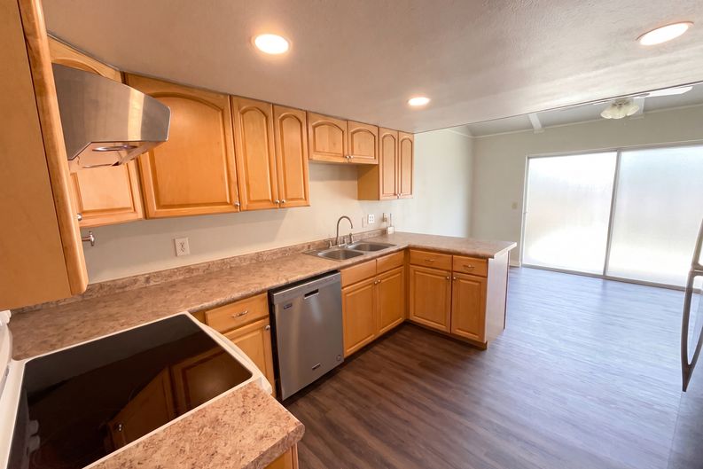 Photo 10 of 19 of 1154 S Ellison Dr, San Antonio, TX