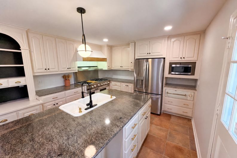 Photo 28 of 41 of 1030 McLaughlin Dr, Charlotte, NC
