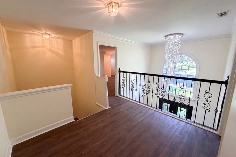 Photo 6 of 28 of 644 Laurel Wood Dr SW, Marietta, GA