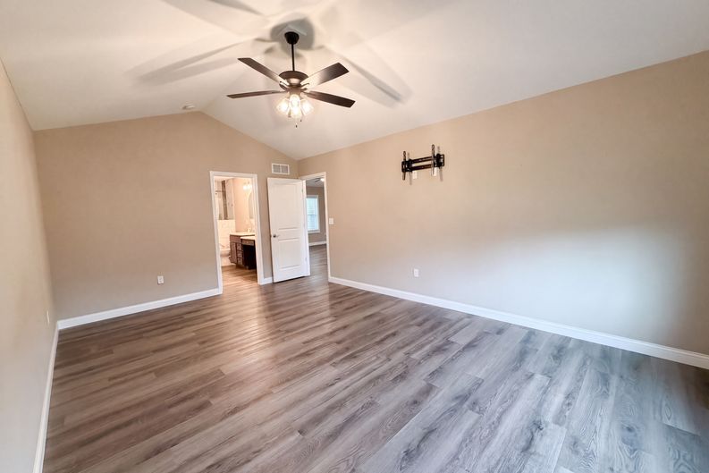 Photo 8 of 20 of 217 Emerald Way W, Granite City, IL
