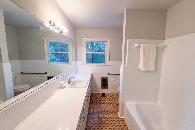 Photo 11 of 16 of 407 Lamesa Dr, Raleigh, NC