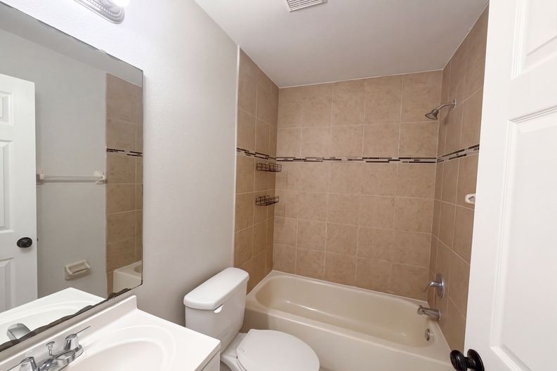 Photo 18 of 20 of 13319 Caspian Ln, Clermont, FL