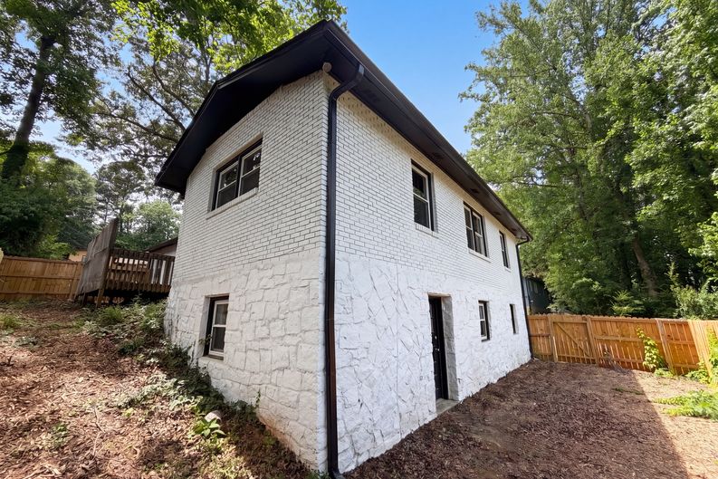 Photo 5 of 30 of 3807 Greenhill Dr, Atlanta, GA
