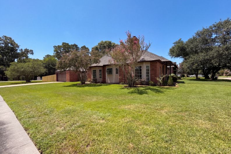 Photo 22 of 23 of 1102 Londonderry Ave, Friendswood, TX