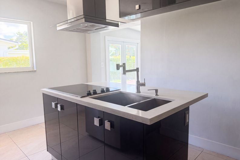 Photo 6 of 22 of 6200 SW 109th Ave, Miami, FL