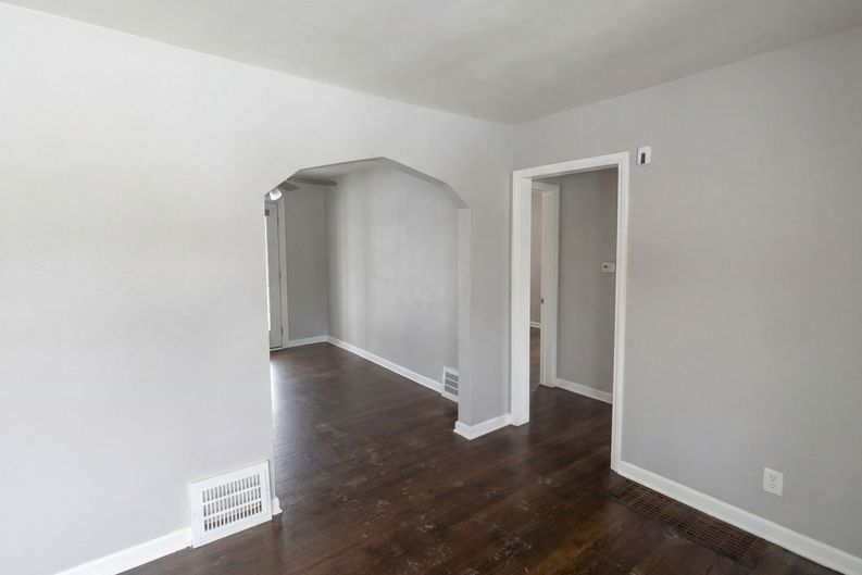 Photo 7 of 17 of 715 E 72nd Ter, Kansas City, MO