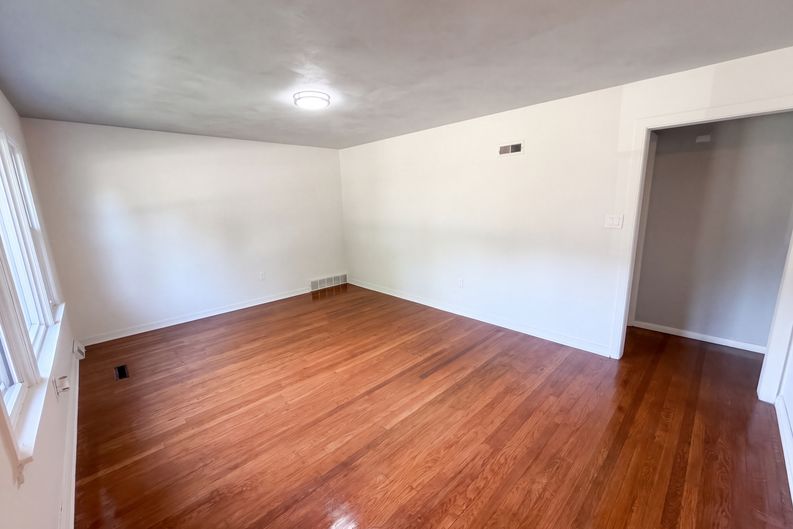 Photo 4 of 18 of 1607 N 17th St, Belleville, IL