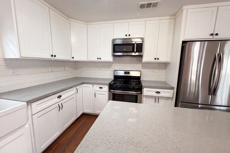 Photo 8 of 22 of 1138 S St Andrews Pl, Los Angeles, CA