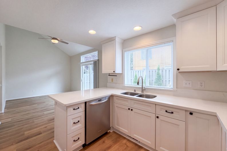 Photo 7 of 21 of 1150 SW 183rd Pl, Beaverton, OR