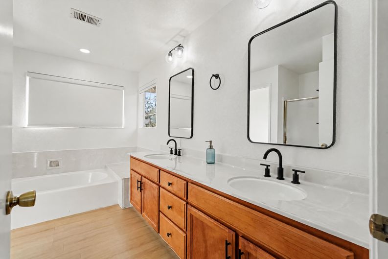 Photo 9 of 19 of 5272 Pebble Glen Dr, Concord, CA