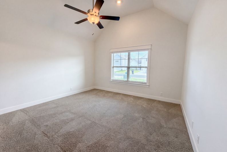 Photo 9 of 27 of 5815 Shoreline Dr, Rockvale, TN