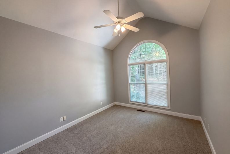 Photo 14 of 20 of 940 Cider Ridge Ct, Clarkesville, GA