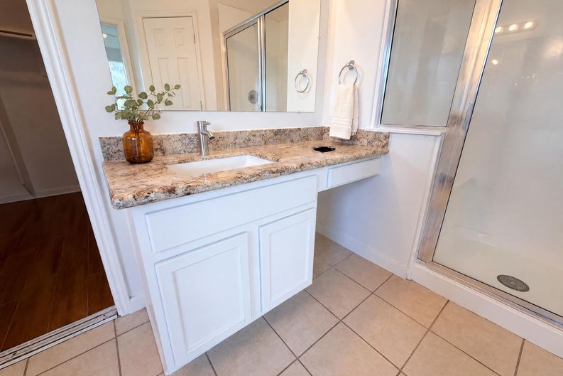 Photo 12 of 43 of 7618 Crescent Lake Ct, Rosenberg, TX