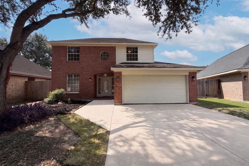 Photo 1 of 17 of 5002 Misty Ln, Pasadena, TX