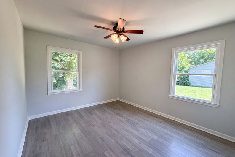Photo 10 of 19 of 1036 E Commerce St, Lewisburg, TN