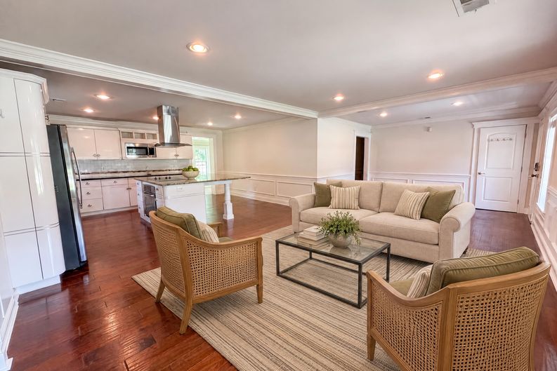 Photo 7 of 20 of 829 W 2nd North St, Summerville, SC
