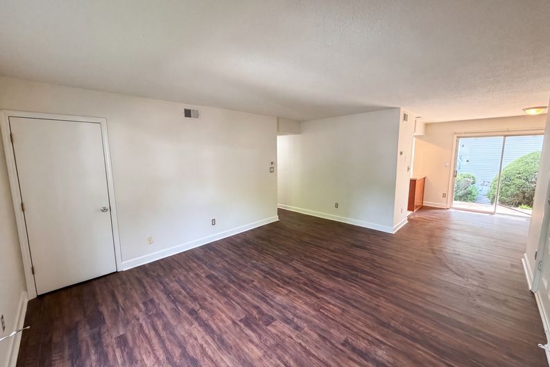Photo 7 of 20 of 2020 Stoney Point Ln, Charlotte, NC