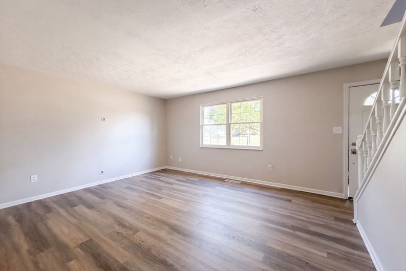 Photo 9 of 38 of 6363 Sandric Ln, Liberty Township, OH