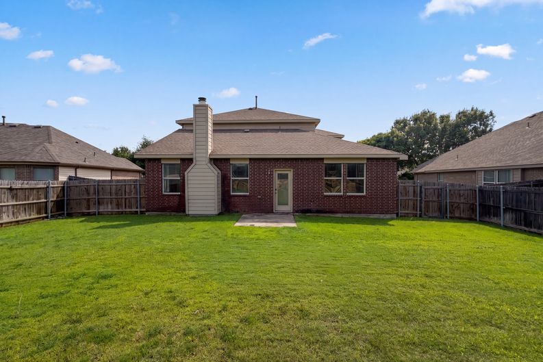 Photo 5 of 19 of 1310 Canyon Creek Rd, Wylie, TX
