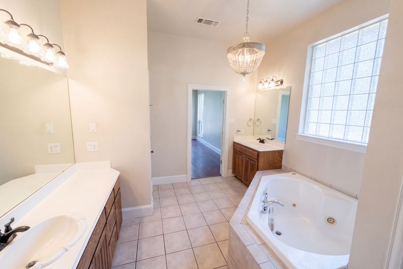 Photo 10 of 29 of 9313 Dosier Cv W, Fort Worth, TX