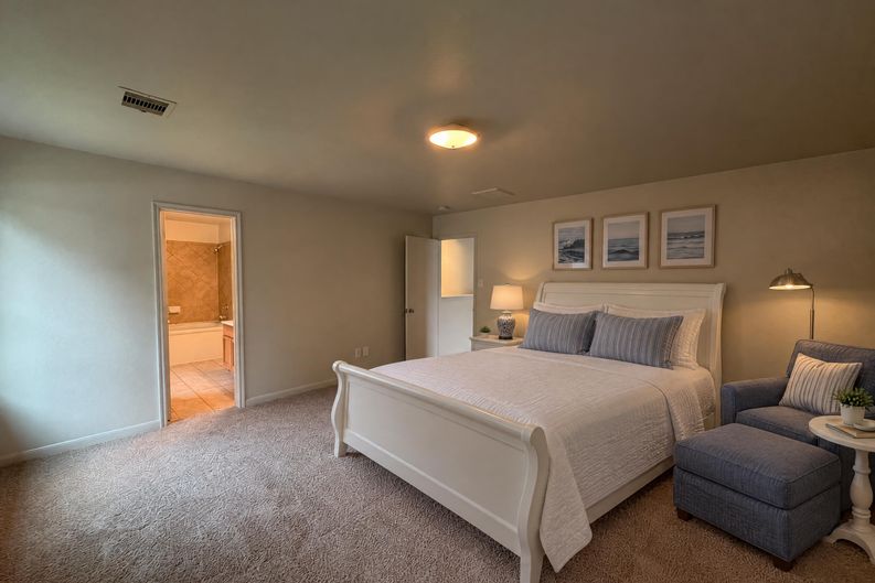 Photo 13 of 49 of 15515 Hollow Cypress Ct, Houston, TX