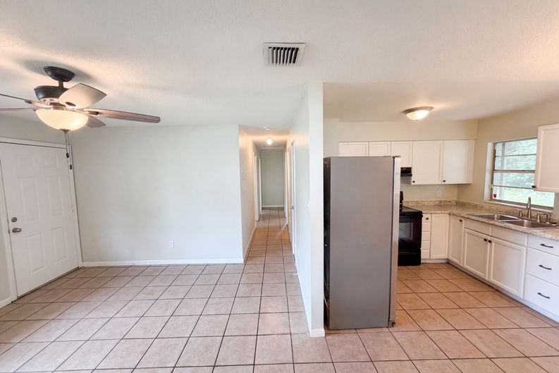 Photo 14 of 23 of 1735 Jefferson Dr, Mount Dora, FL