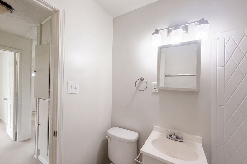 Photo 13 of 20 of 4770 Woodend Ave, Kansas City, KS