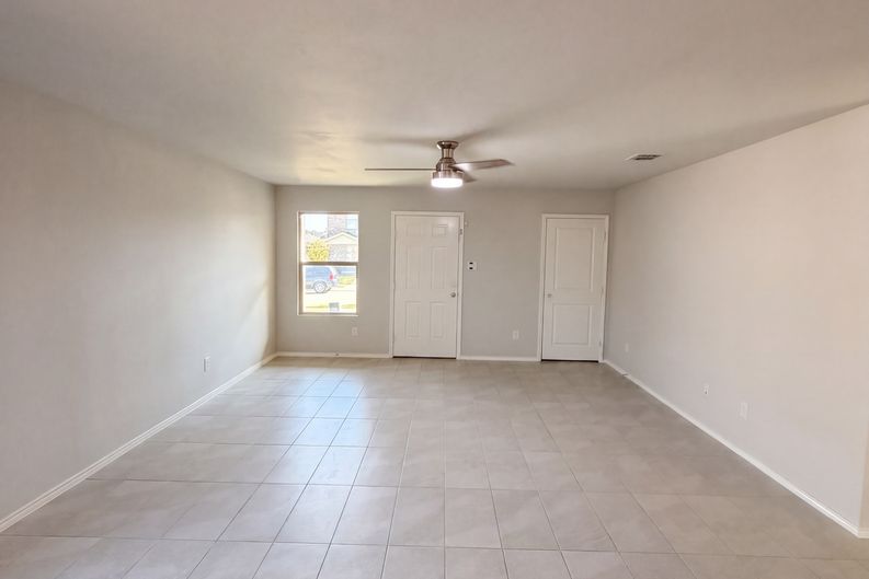 Photo 3 of 20 of 3617 Harper St, Little Elm, TX