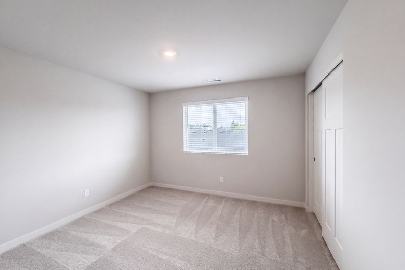 Photo 18 of 25 of 51093 SW Amsterdam Ln, Scappoose, OR