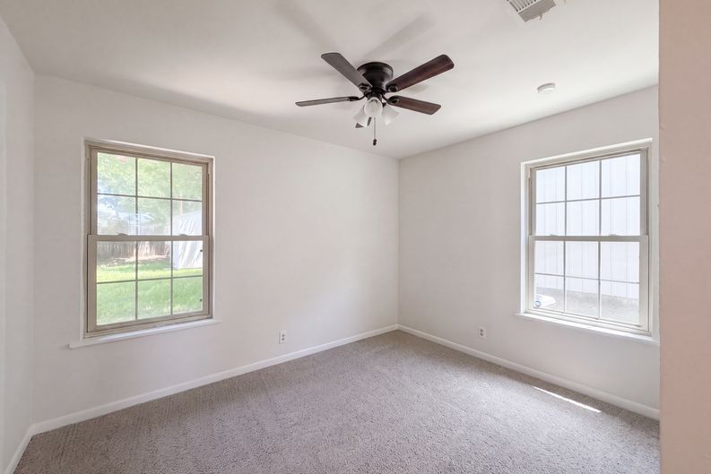 Photo 11 of 21 of 2549 Steven Dr, Denison, TX